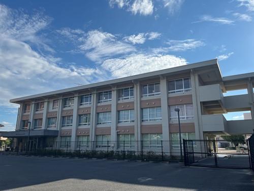 廿日市市立廿日市小学校：徒歩5分