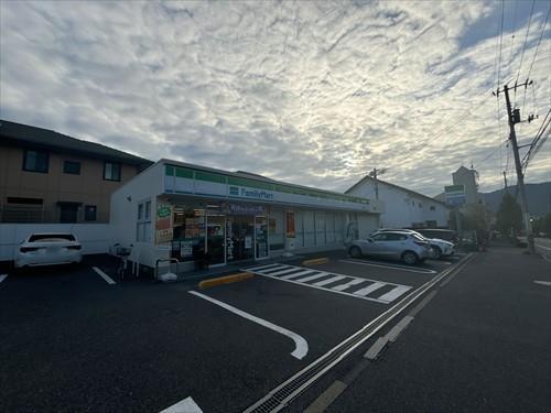 ファミリーマート広島井口台店（900ｍ）