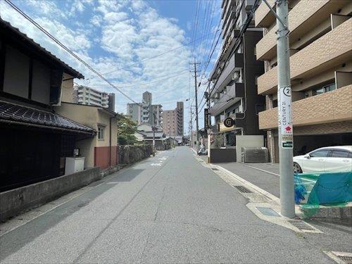 東側前面道路(北側から撮影)