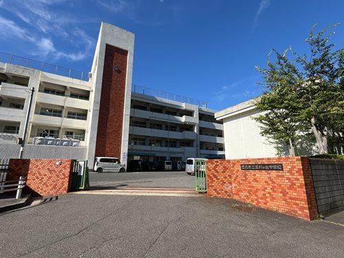 広島市立五月が丘中学校（700m）