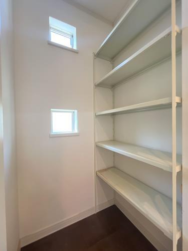 収納スペース（玄関横）
