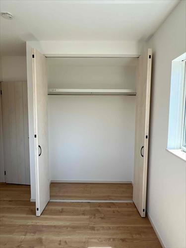 洋室5.3帖の収納