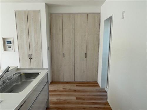 キッチン横収納