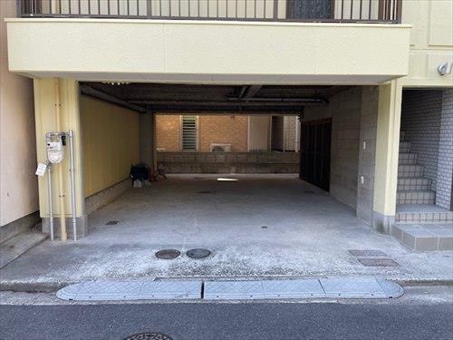 1階車庫(ガレージ)