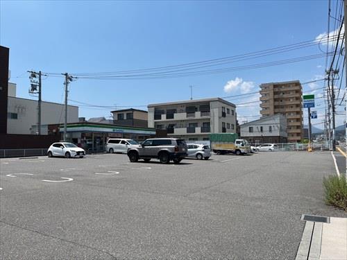 ファミリーマート楽々園店