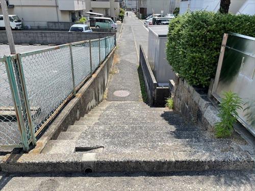 南側里道(西側から撮影)