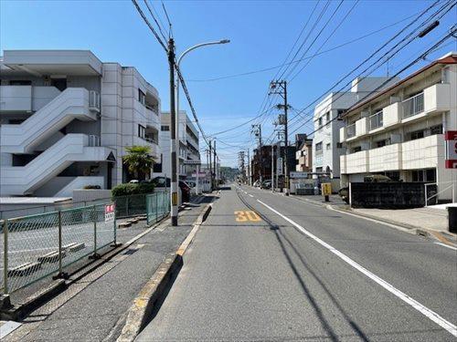 西側前面道路(北側から撮影)