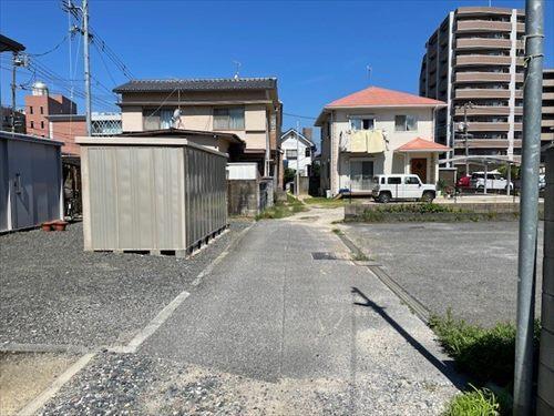 南西側前面通路(東側から撮影)