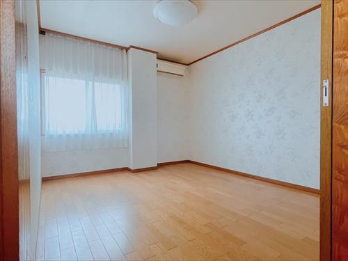 2階洋室7帖　真ん中側