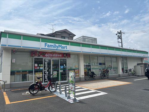 ファミリーマート吉島西二丁目店240ｍ