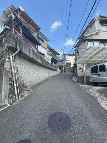 前面道路（南西側より撮影）