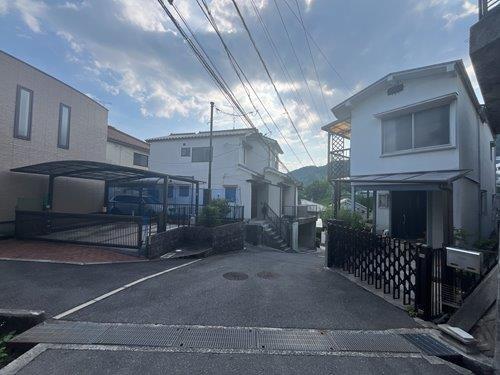 前面道路（東側より撮影）