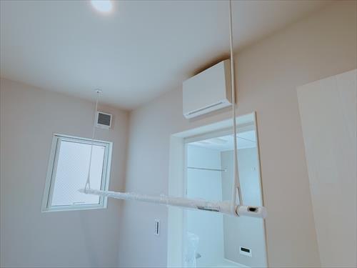 2階洗面所　室内物干し