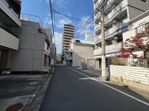 前面道路（2025年12月撮影）