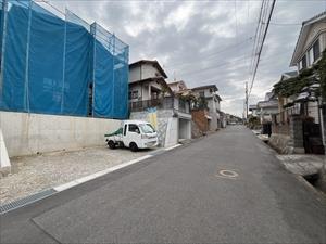 前面道路含む外観（2026年1月撮影）