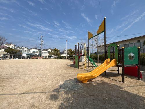 緑ヶ丘公園：徒歩4分／230m