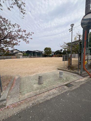 佐方公園：徒歩4分／290m