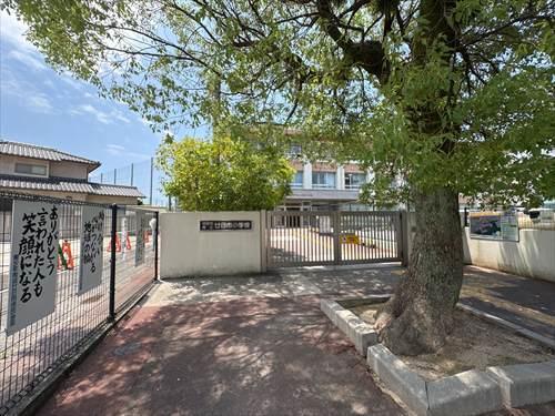 廿日市市立廿日市小学校　810ｍ