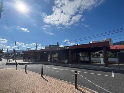 広島電鉄宮島線「広電廿日市」駅　860ｍ