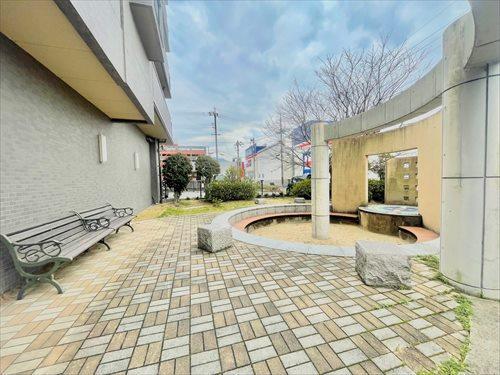 2026年3月撮影　敷地内ベンチ