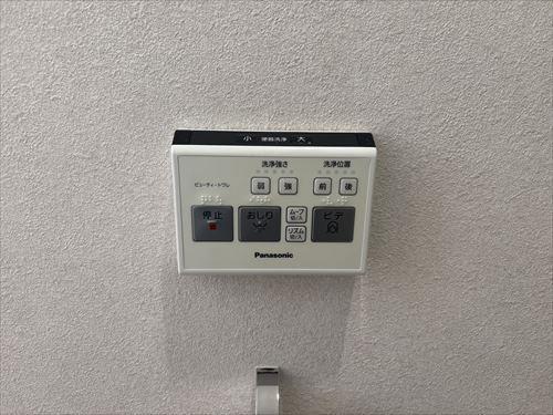 3階　トイレ温水洗浄便座リモコン