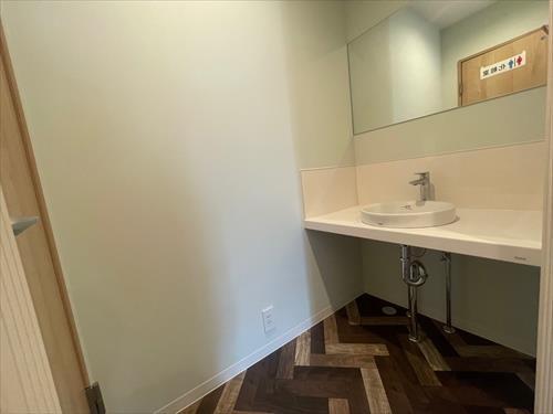 トイレ前洗面台