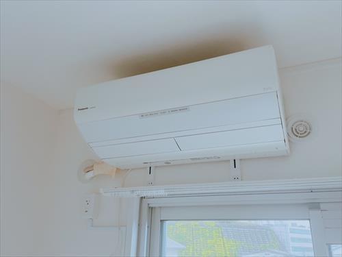 南東側　洋室　エアコン