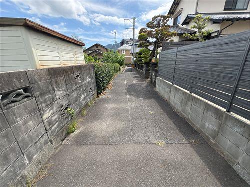南西側通路