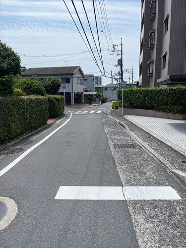北東側前面道路