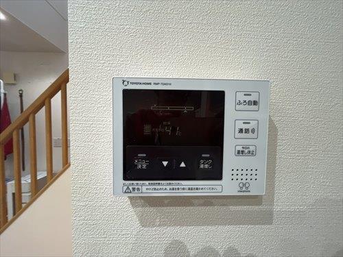 階段横給湯器リモコン