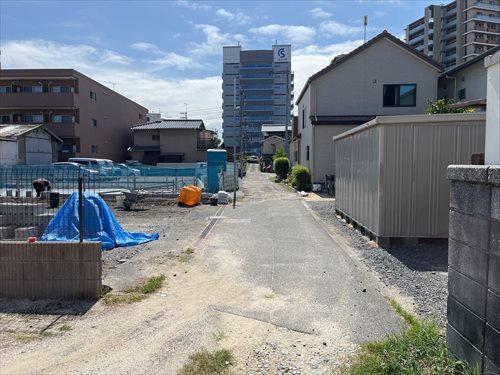 南西側前面通路(西側から撮影)