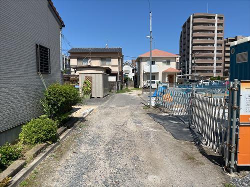 南西側前面通路(東側から撮影)
