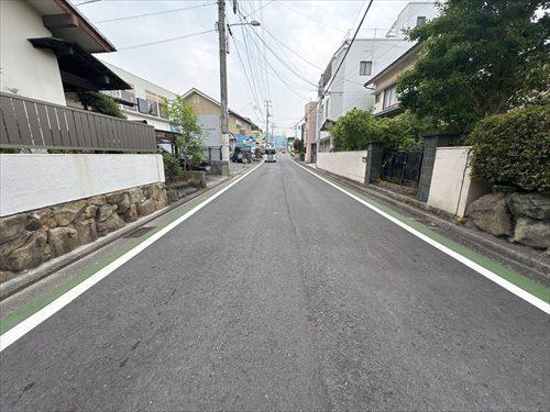北側前面道路（東側から撮影）