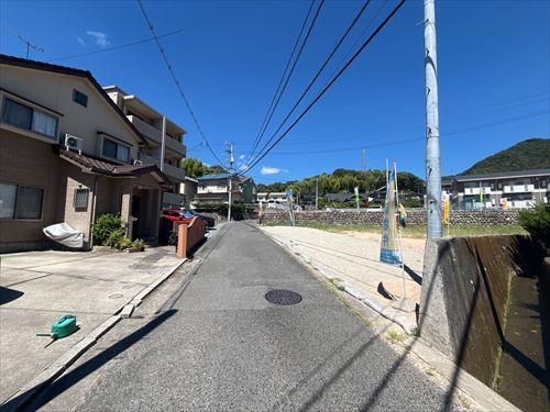 前面道路（2026年8月撮影）