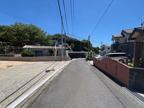 前面道路（2026年8月撮影）