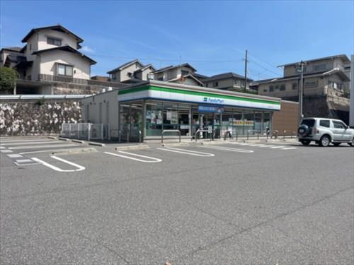 ファミリーマート広島五月が丘店740ｍ