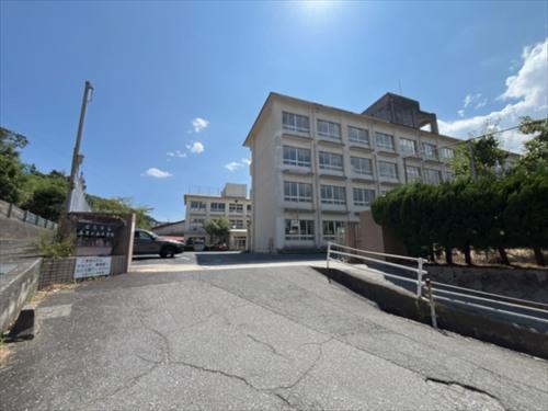 広島市立五月が丘小学校1090ｍ