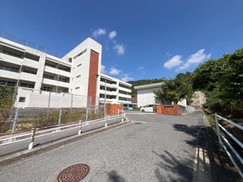 広島市立五月が丘中学校1330ｍ