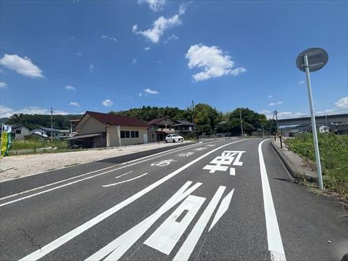 前面道路（2026年8月撮影）
