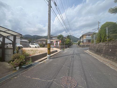 前面道路（2026年8月撮影）