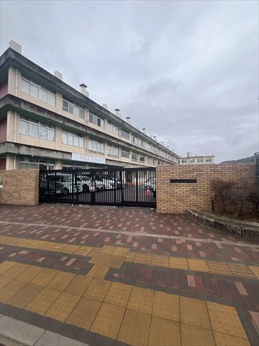 広島市立三入小学校まで1310m
