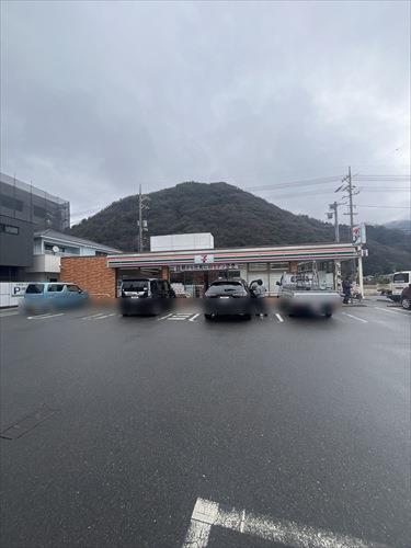 セブンイレブン可部3丁目店まで3380m