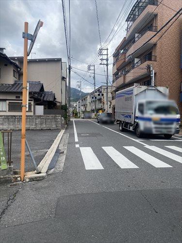 北東側前面道路