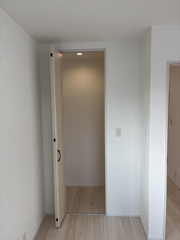 3階：洋室10.4帖　収納スペース