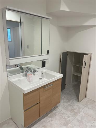 1階：洗面化粧台