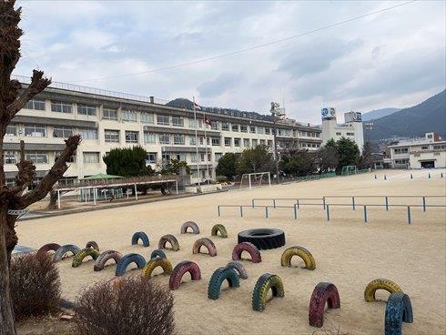 広島市立可部小学校まで徒歩12分