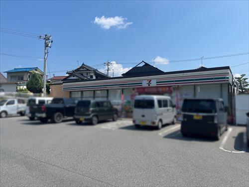 セブンイレブン上安2丁目店まで800m