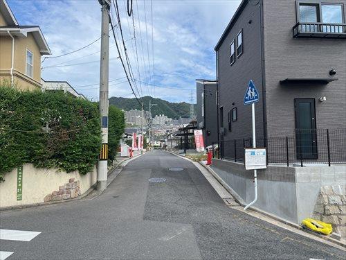 北西側道路