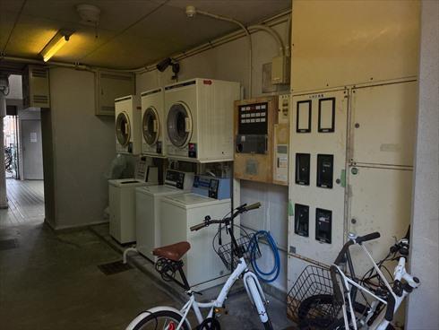 マンション1階：廊下(共用部分)