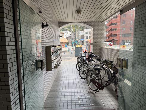 マンション1階：廊下(共用部分)